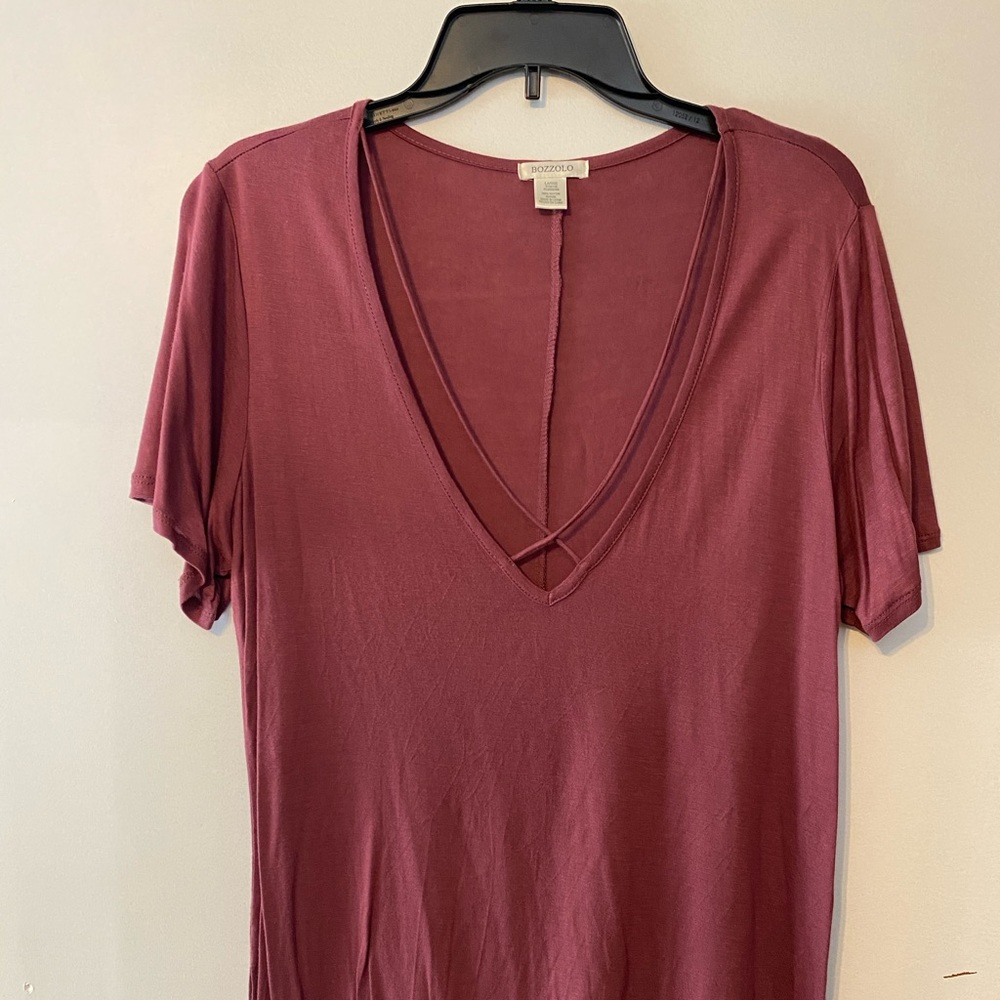 V-neck tee